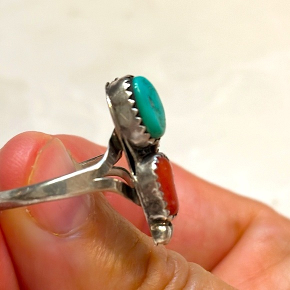 Vintage Native American Artist Signed R 925 Sterling Silver Coral Turquoise Ring - Picture 6 of 13